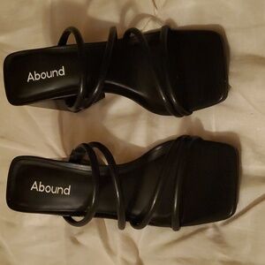 Black Abound Shoe